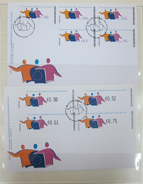 0265 (258).jpg -     Lote:    265      Colecção Especializada - Etiquetas      Lotes Especiais       Descrição:      1981/2010 &mdash; Etiquetas.   Coleção composta por 12 álbuns com etiquetas desde percursoras e Framas até 2010, com provas, erros, FDC's, etiquetas novas e usadas, sobrescritos circulados, variedades de impressão e papéis. Importante estudo. Lote a ver.        Lote ETQ       Valor Base:     &euro; 3000,00     Valor Venda:     &euro;      